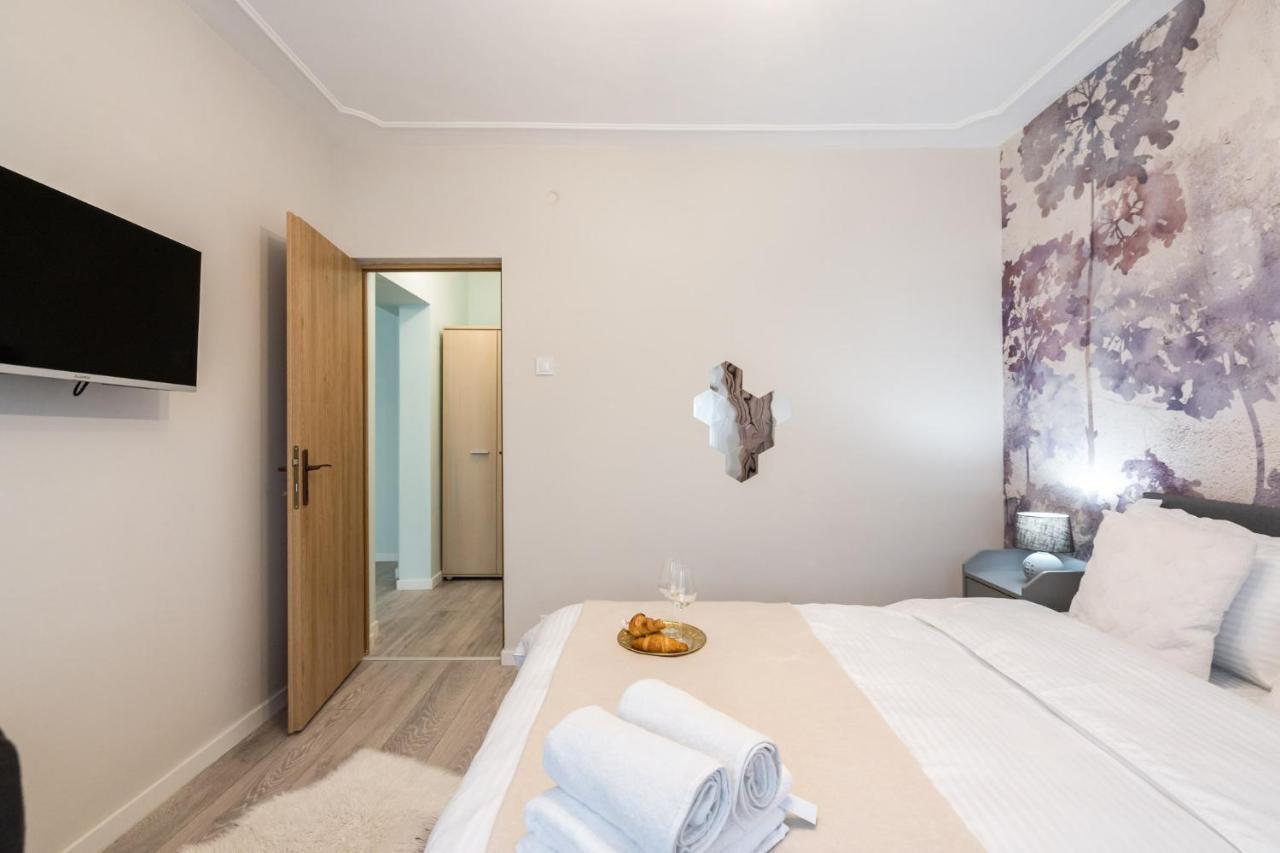 Felicity Apartment By The Park Bucharest Exterior photo